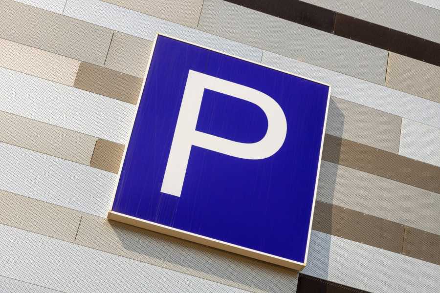 Jauni autostāvvietu noteikumi Itālijā: mainīgas laika ierobežojumu sistēmas, divkārši maksājumi un sodi par nepareiziem biļetēm.