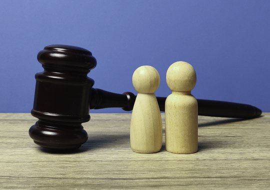 Dzīvokļa pārdošana kopdzīves attiecībās: tiesības, riski un tiesiskie konflikti nereģistrētiem partneriem