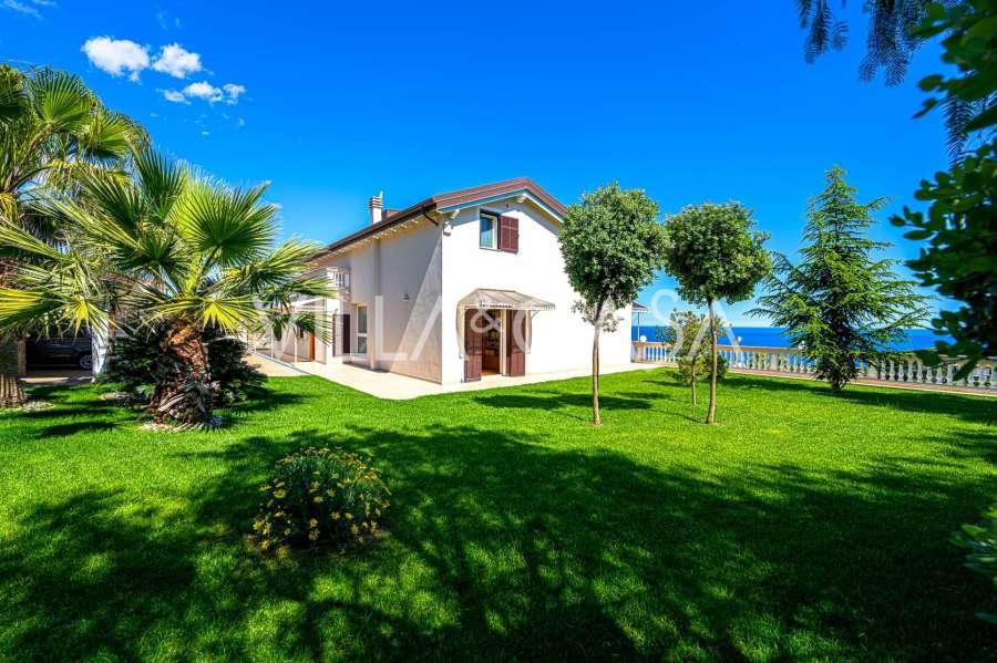 Jauna villa Sanremo pārdošanā