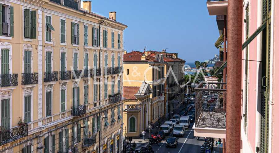 Dzīvoklis ar četrām istabām Sanremo.