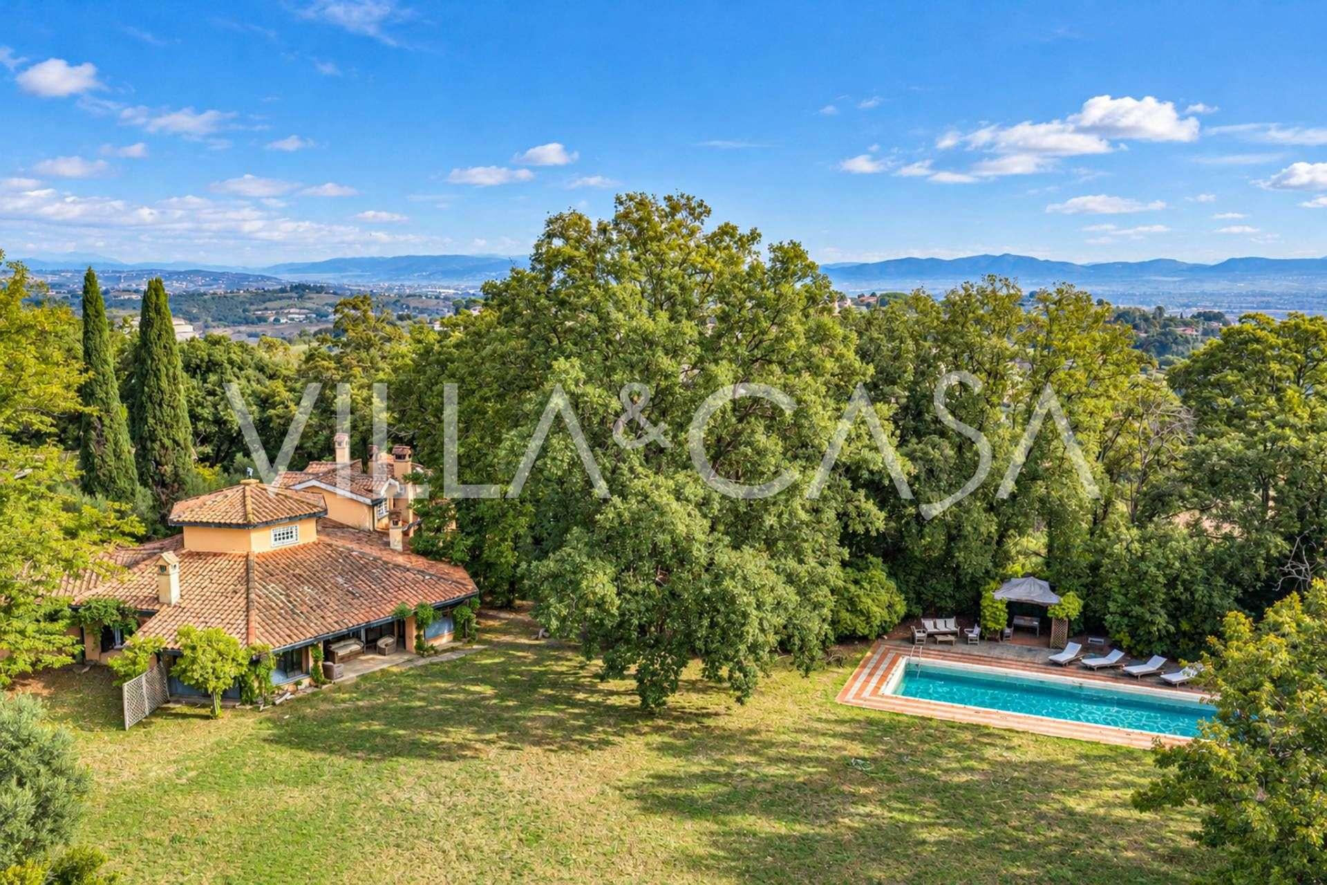 Vila ar baseinu un panorāmas skatu Romā pārdošanā