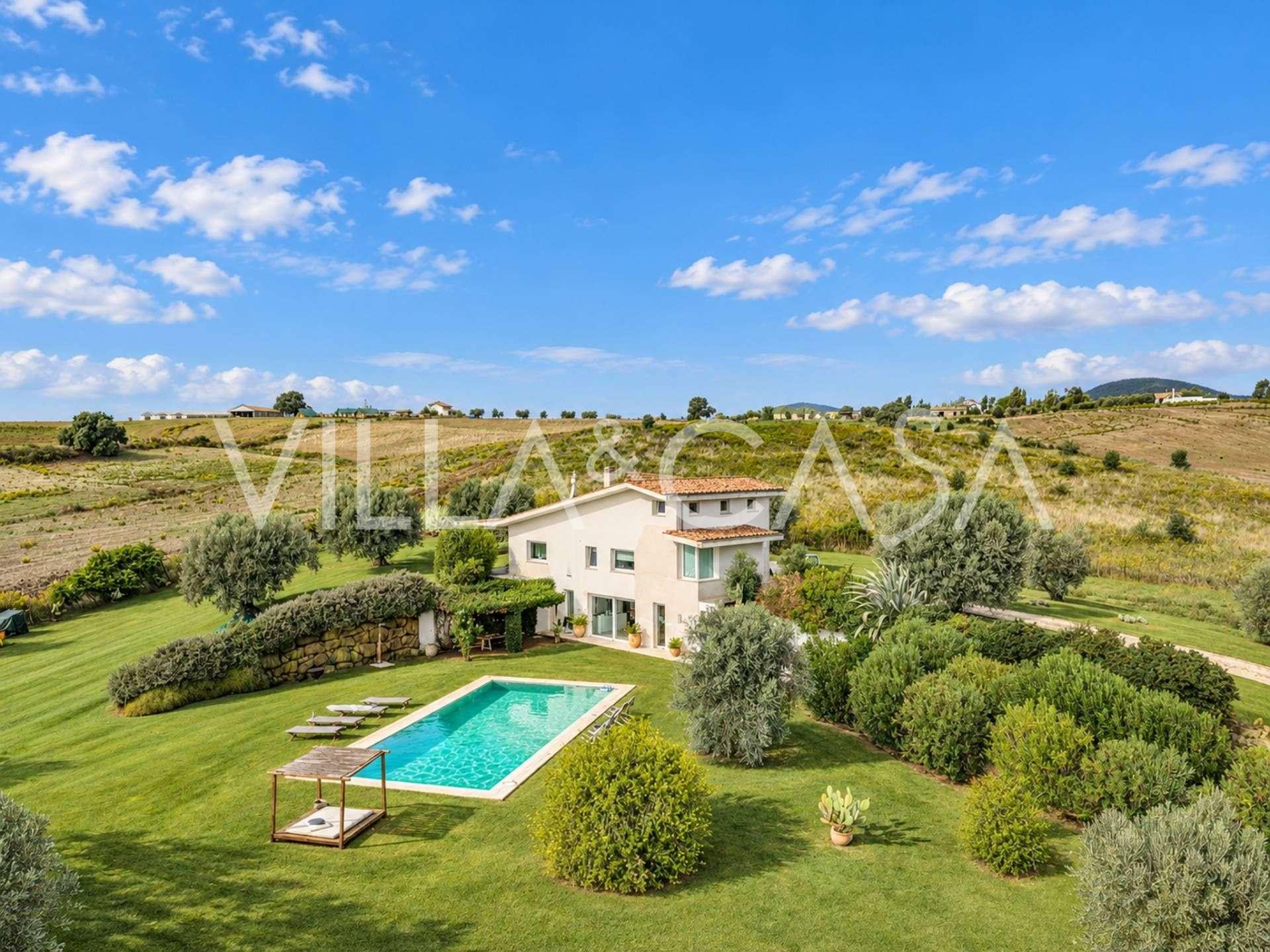 Pārdod villa ar baseinu un panorāmas skatu uz Lacio un Toskānu.
