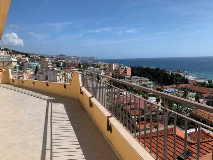 Penthouse 160 m2 Sanremo, remontam.