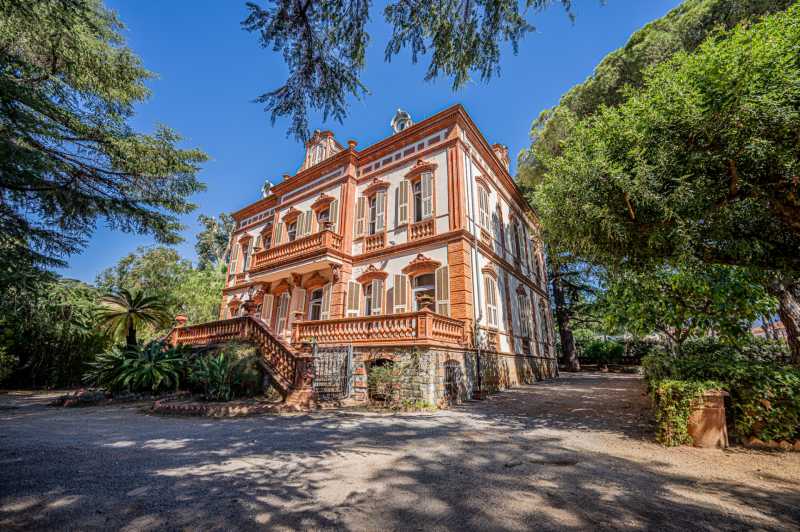 Rossat villa ar elegantu stilu.