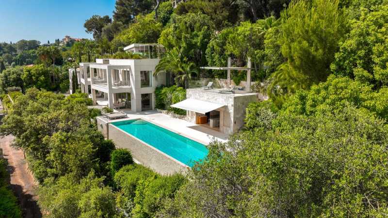 Augstas klases villa īrē Saint-Jean-Cap-Ferrat.