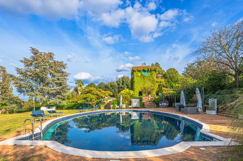 Pārdod villu netālu no Romas.