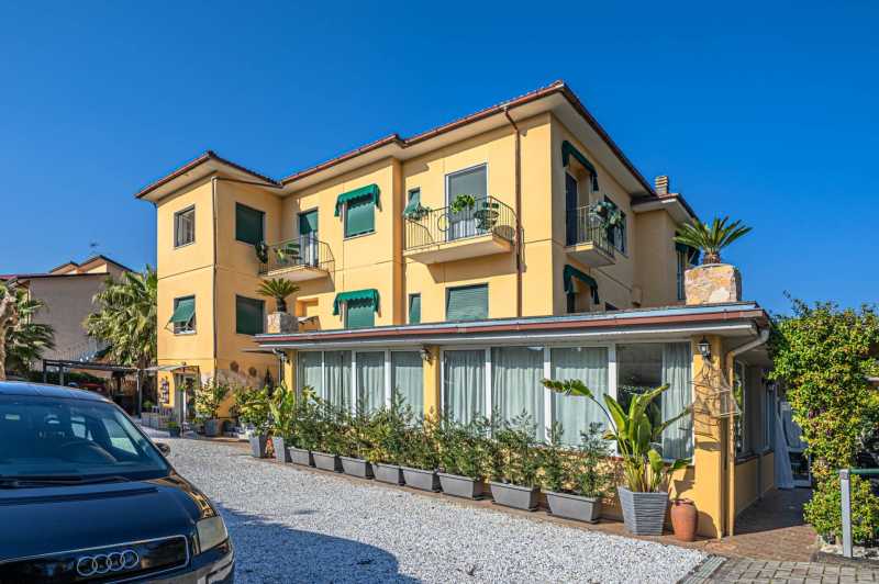 Marina di Massa butikas viesnīca
