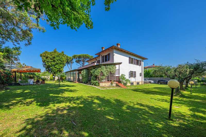 Premium klases villa pārdošanā Marina di Carrara