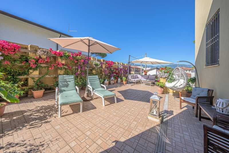 Pārdošanā stilīgs viesnīca Lido di Camaiore