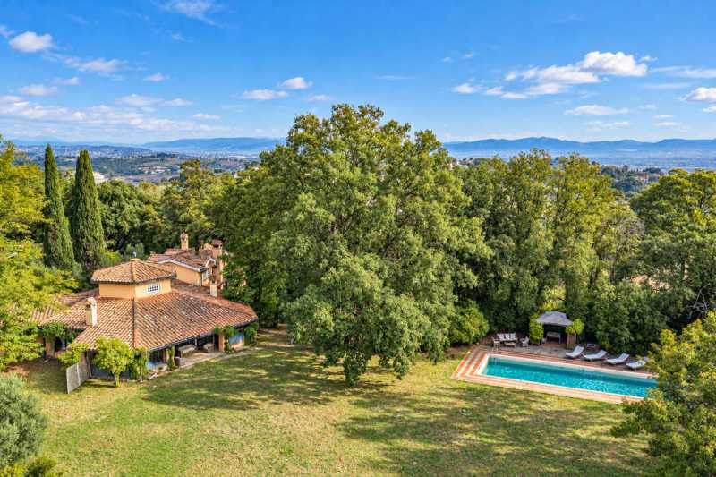 Vila ar baseinu un panorāmas skatu Romā pārdošanā