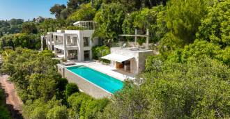 Augstas klases villa īrē Saint-Jean-Cap-Ferrat.