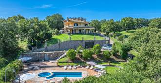Villa Montefjascone tiek pārdota.