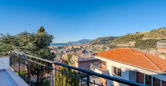 Villa ar skatu uz jūru Velkrozijā.