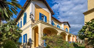 Pārdošanā ir jūras villa Santa Marinellā.