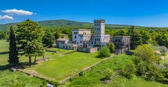 Pārdod greznu pili Viterbo.