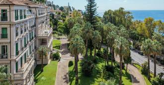 Penthouse pie jūras Ospedaletti pārdošanā